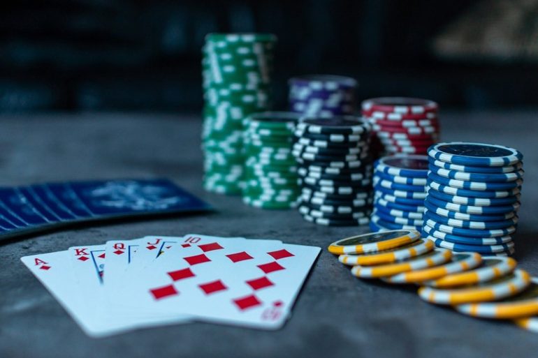 Chơi Poker online có an toàn và hợp pháp hay không?